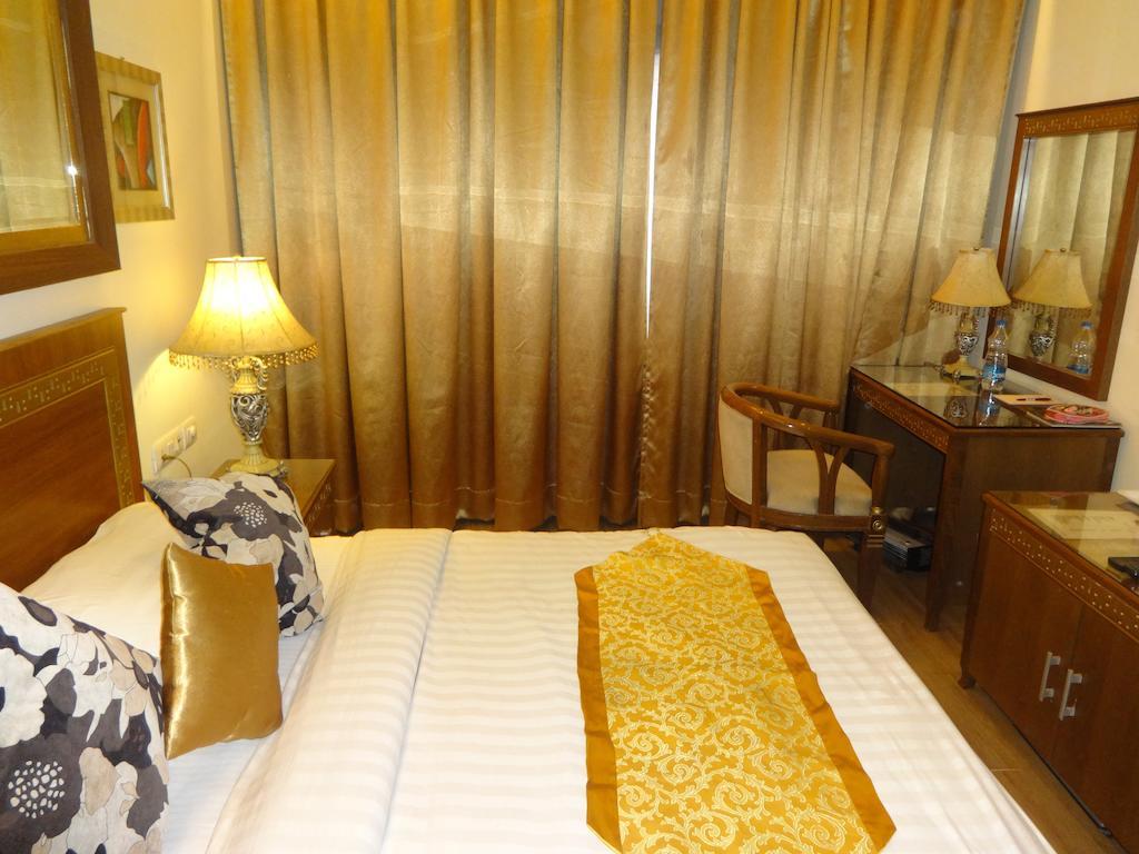 Hotel Picasso Paschim Vihar Delhi - Couple Friendly Local Ids Accepted الغرفة الصورة