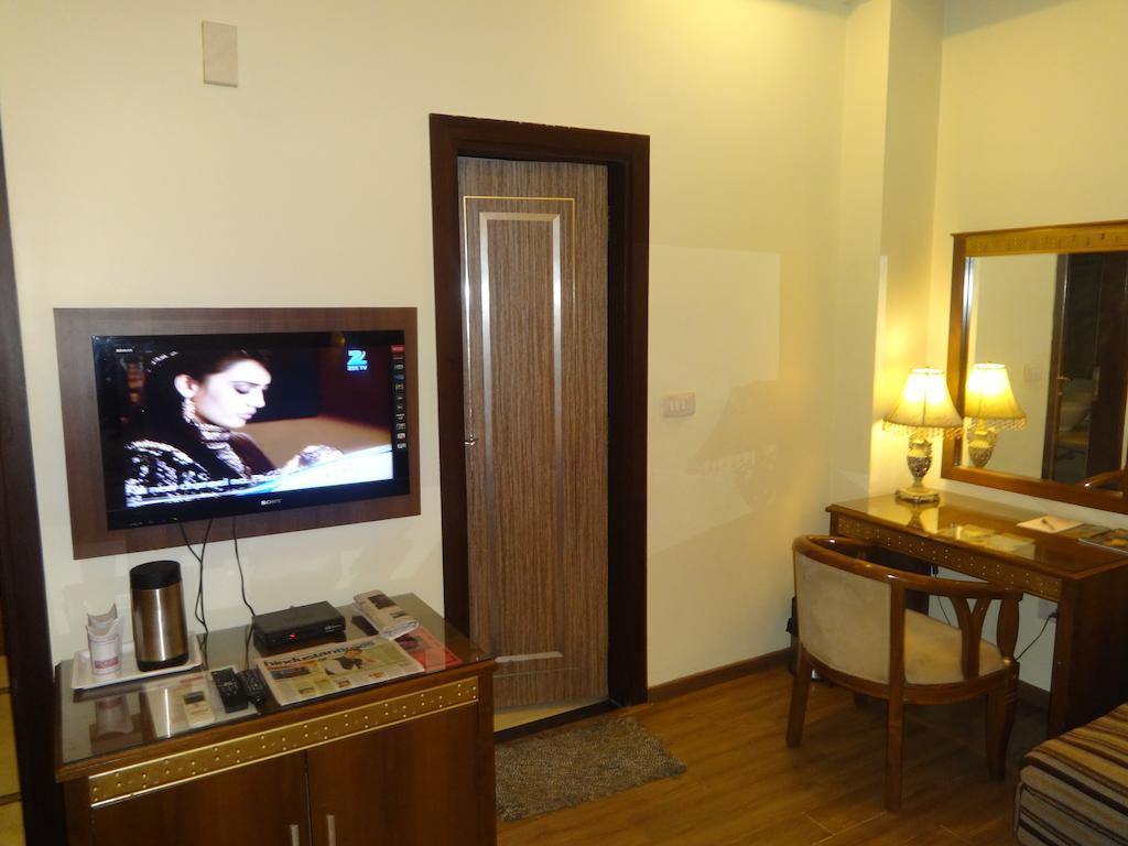 Hotel Picasso Paschim Vihar Delhi - Couple Friendly Local Ids Accepted الغرفة الصورة