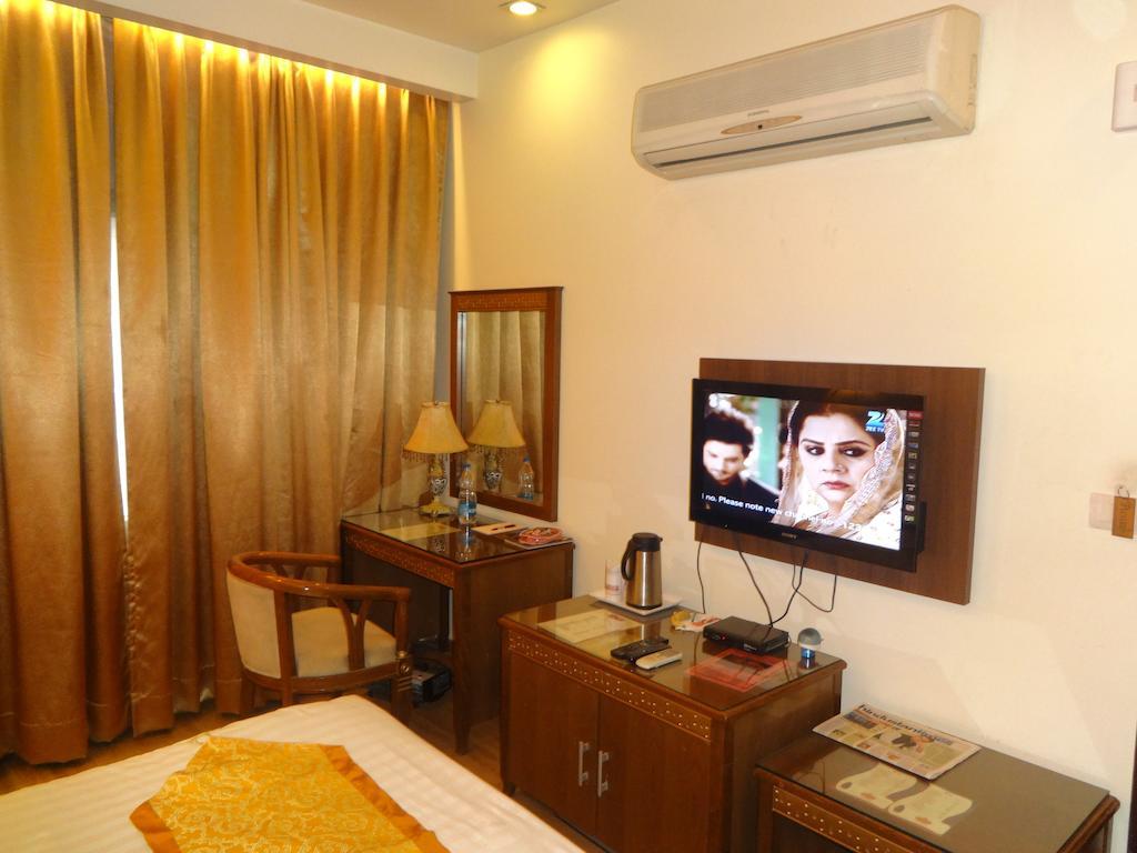 Hotel Picasso Paschim Vihar Delhi - Couple Friendly Local Ids Accepted الغرفة الصورة