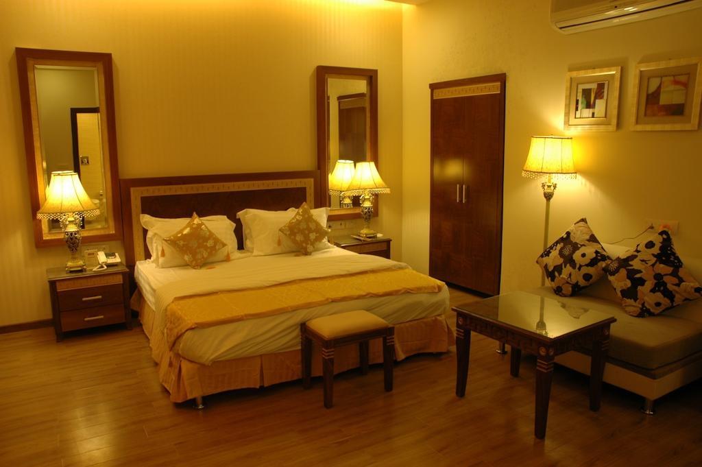 Hotel Picasso Paschim Vihar Delhi - Couple Friendly Local Ids Accepted الغرفة الصورة