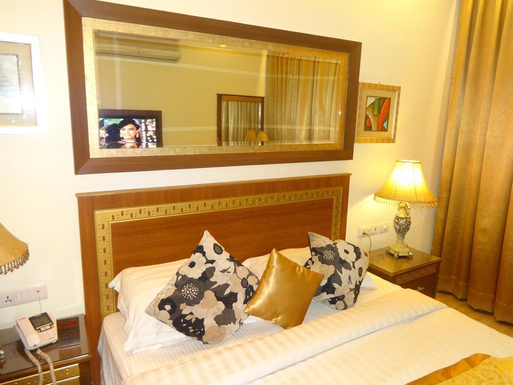 Hotel Picasso Paschim Vihar Delhi - Couple Friendly Local Ids Accepted الغرفة الصورة